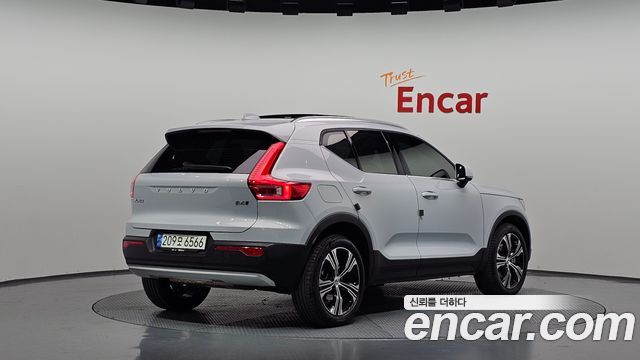 Volvo XC40 2022 — photo 2