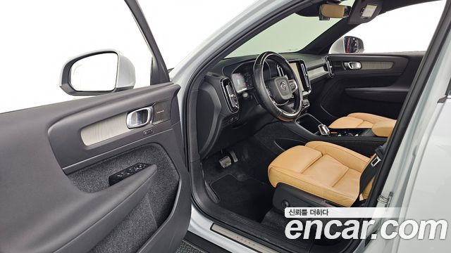 Volvo XC40 2022 — photo 13