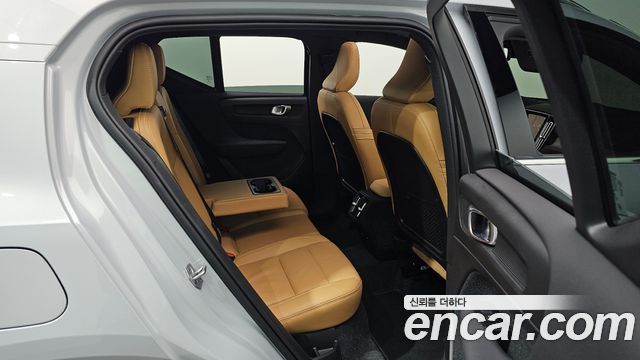 Volvo XC40 2022 — photo 17