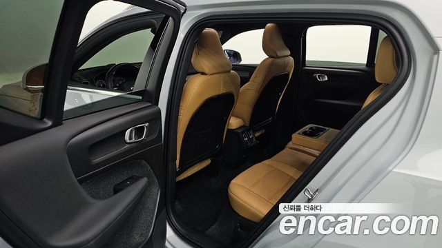Volvo XC40 2022 — photo 18