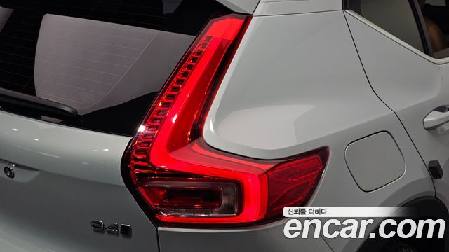 Volvo XC40 2022 — photo 9