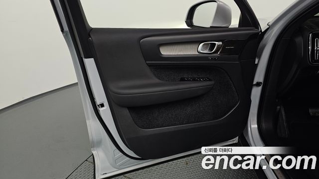 Volvo XC40 2022 — photo 14