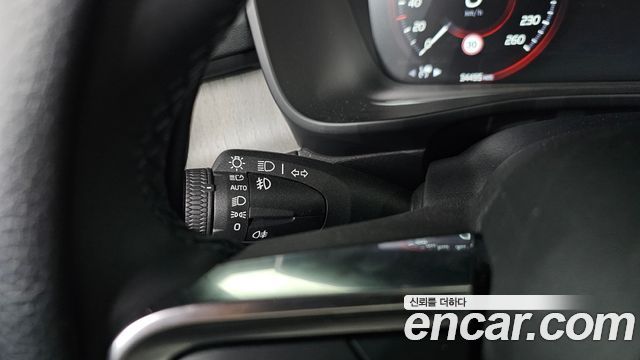 Volvo XC40 2022 — photo 30
