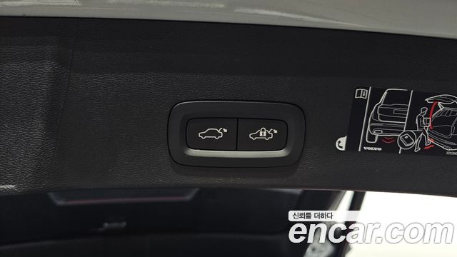 Volvo XC40 2022 — photo 32