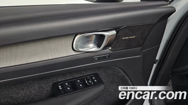 Volvo XC40 2022 — photo 33