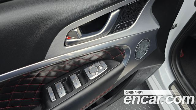 Genesis G70 2018 — photo 21