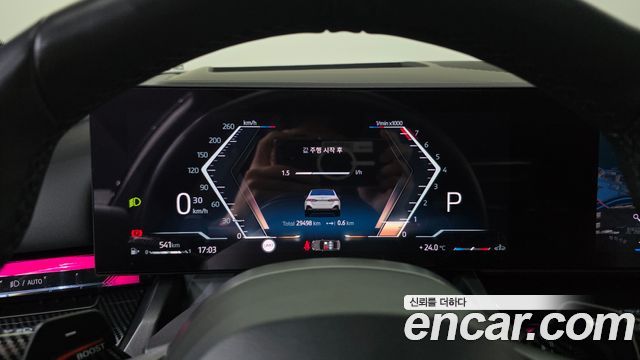 BMW 5-Series 2024 — photo 11