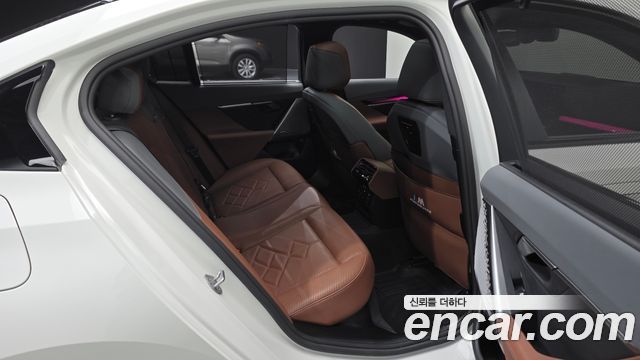 BMW 5-Series 2024 — photo 17