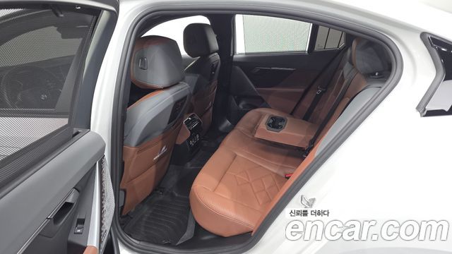 BMW 5-Series 2024 — photo 18