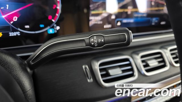Mercedes-Benz GLE-Class 2025 — photo 9