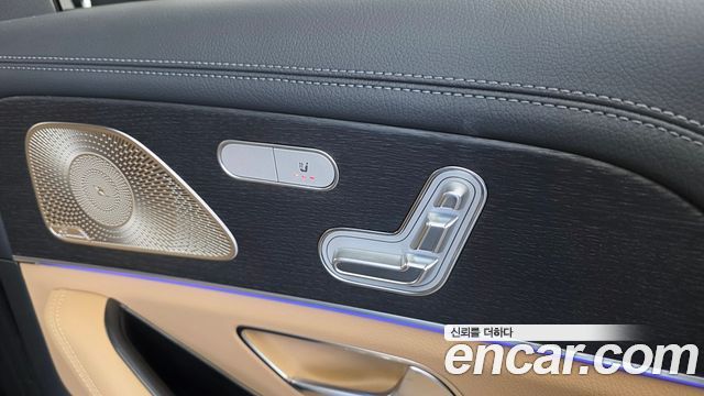 Mercedes-Benz GLE-Class 2025 — photo 18