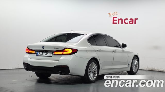 BMW 5-Series 2018 — photo 2
