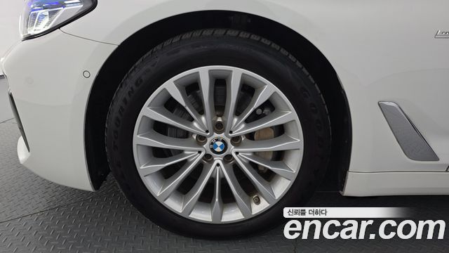 BMW 5-Series 2018 — photo 5