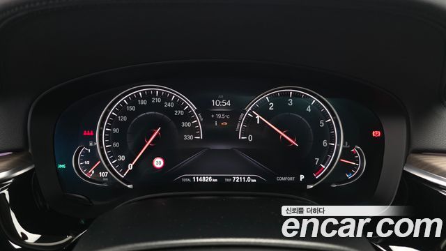 BMW 5-Series 2018 — photo 8