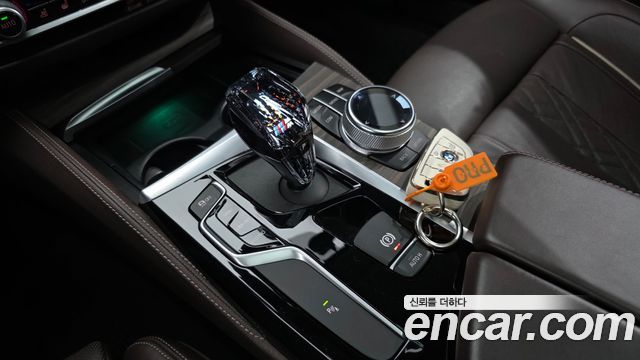BMW 5-Series 2018 — photo 9