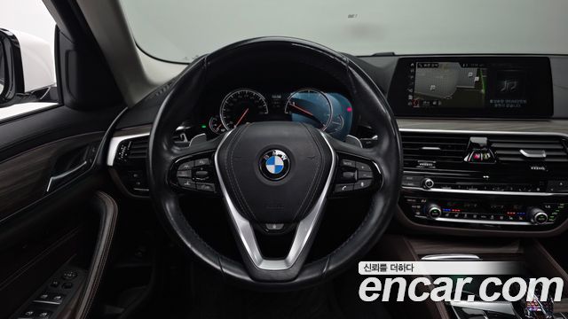 BMW 5-Series 2018 — photo 14