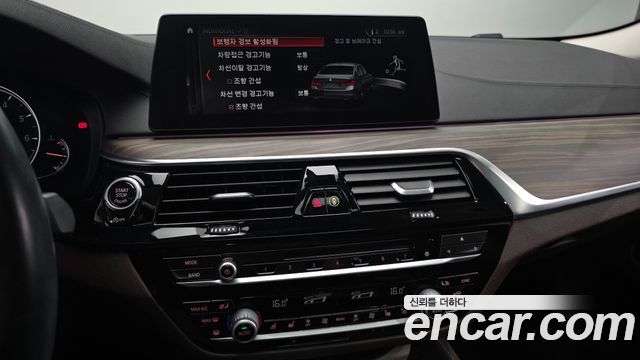 BMW 5-Series 2018 — photo 17
