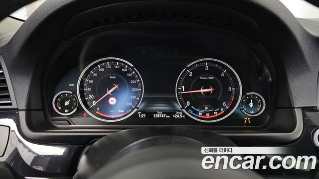 BMW 5-Series 2016 — photo 8