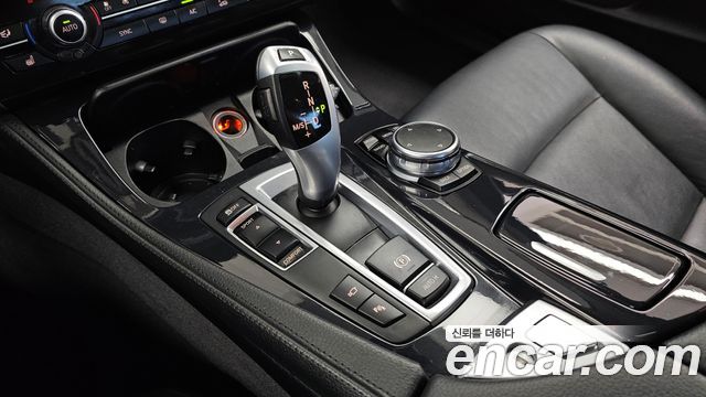 BMW 5-Series 2016 — photo 9