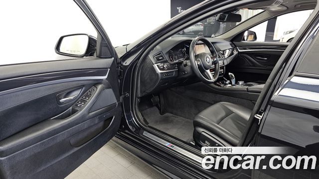 BMW 5-Series 2016 — photo 10