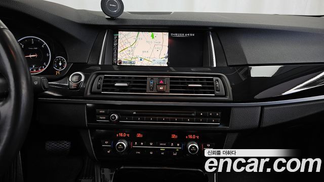 BMW 5-Series 2016 — photo 14