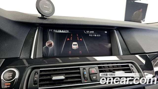 BMW 5-Series 2016 — photo 16