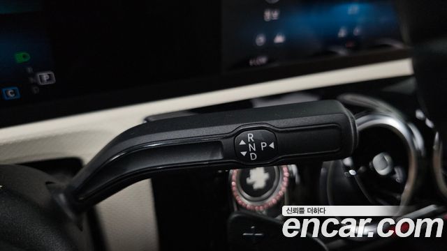 Mercedes-Benz A-Class 2019 — photo 12