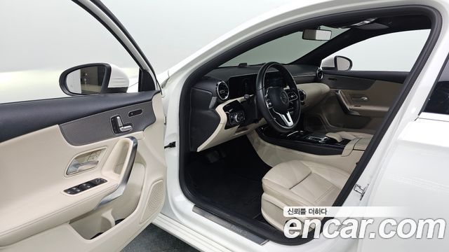 Mercedes-Benz A-Class 2019 — photo 13