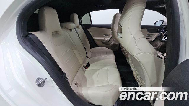 Mercedes-Benz A-Class 2019 — photo 17