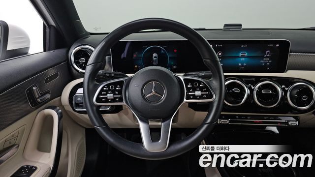 Mercedes-Benz A-Class 2019 — photo 19