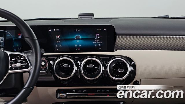 Mercedes-Benz A-Class 2019 — photo 20