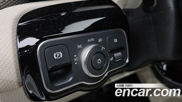Mercedes-Benz A-Class 2019 — photo 23