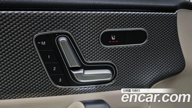 Mercedes-Benz A-Class 2019 — photo 24