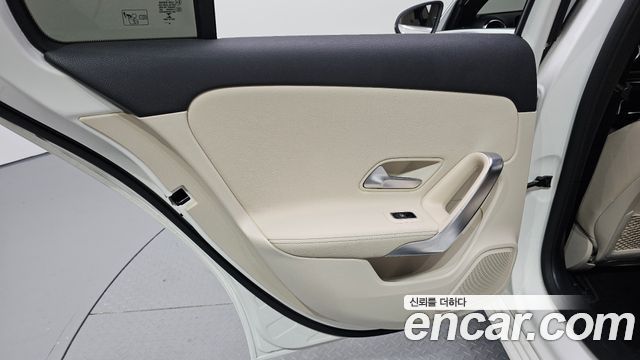 Mercedes-Benz A-Class 2019 — photo 15