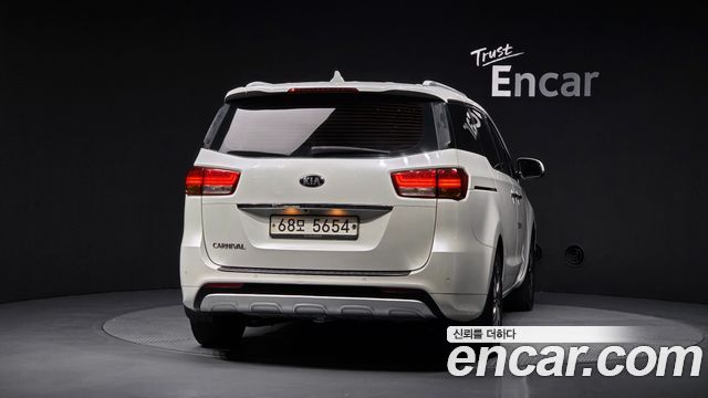Kia Canival 2015 — photo 4