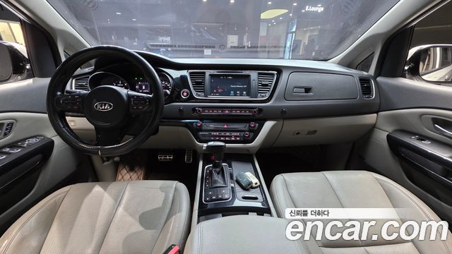 Kia Canival 2015 — photo 10