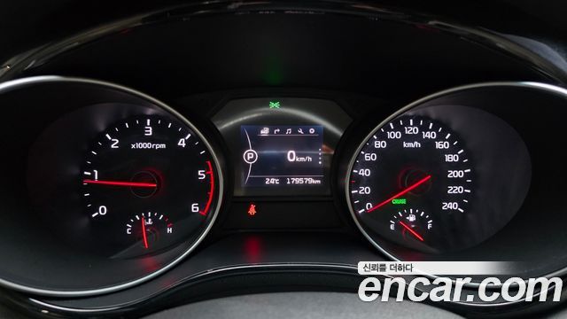 Kia Canival 2015 — photo 11
