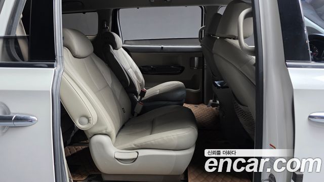 Kia Canival 2015 — photo 17