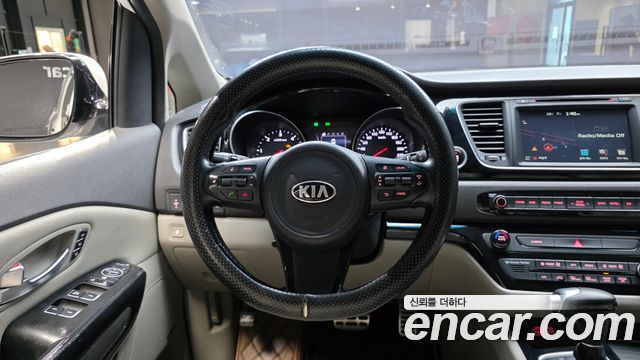 Kia Canival 2015 — photo 20