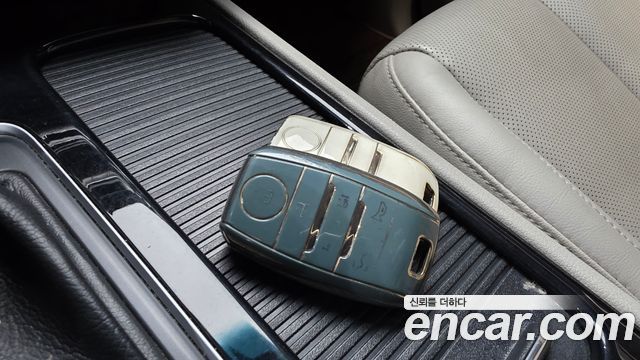 Kia Canival 2015 — photo 22