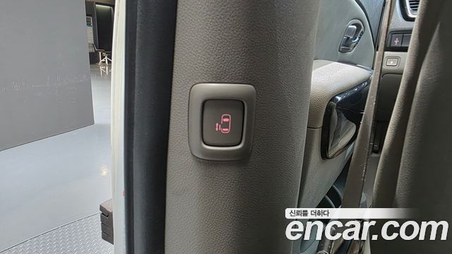 Kia Canival 2015 — photo 24