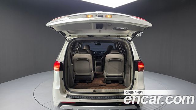 Kia Canival 2015 — photo 26