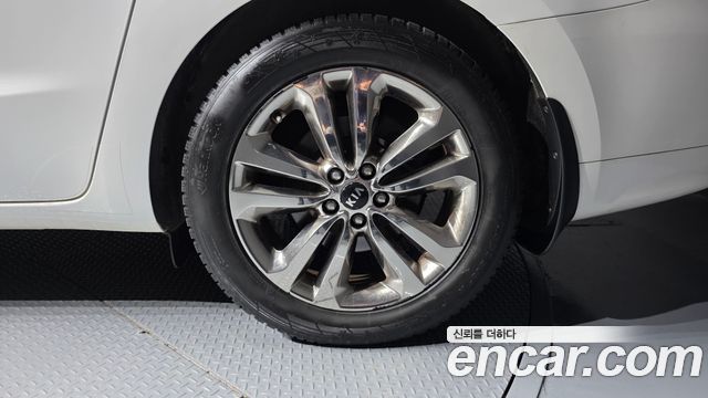 Kia Canival 2015 — photo 7