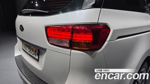 Kia Canival 2015 — photo 9