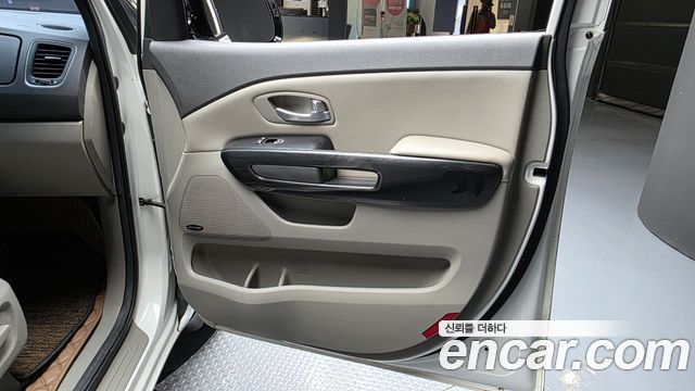 Kia Canival 2015 — photo 15
