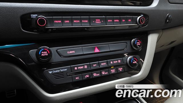 Kia Canival 2015 — photo 31