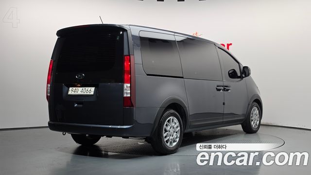 Hyundai Staria 2022 — photo 2