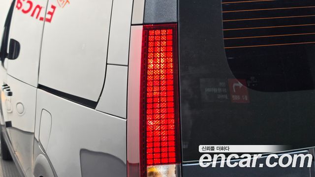 Hyundai Staria 2022 — photo 9