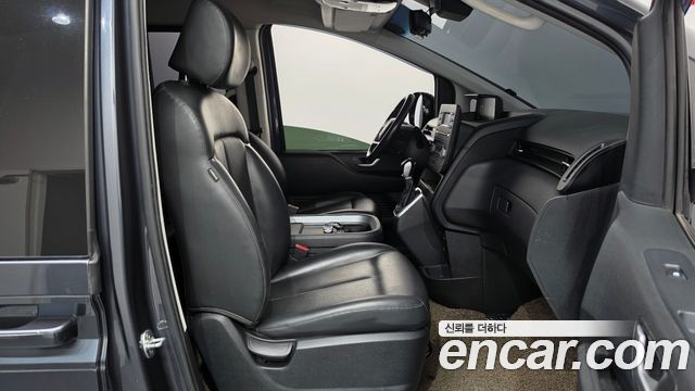 Hyundai Staria 2022 — photo 16