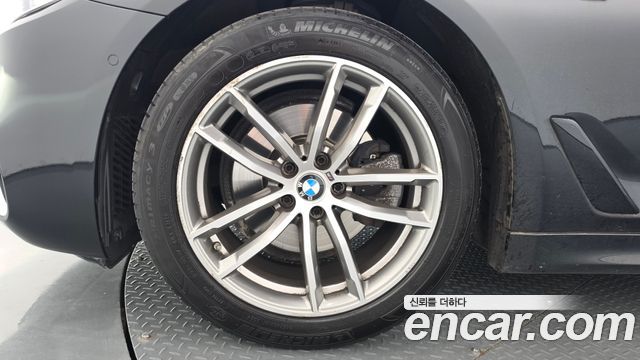 BMW 5-Series 2017 — photo 5